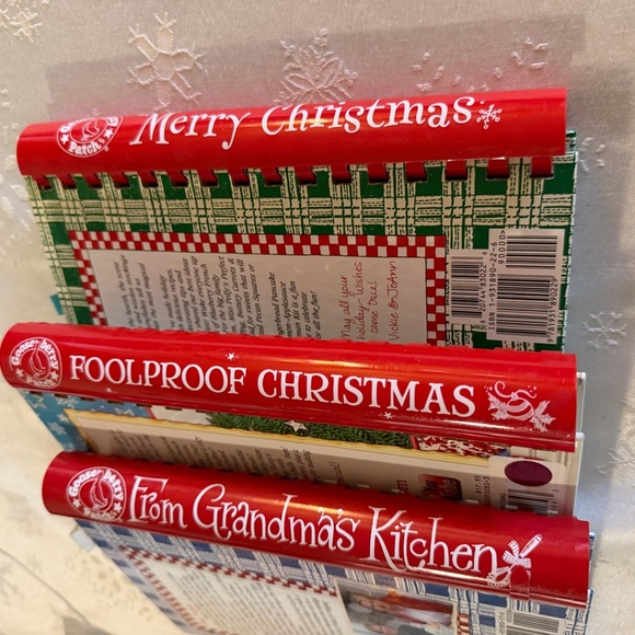 Gooseberry Patch Christmas & Grandma Cookbook Set of 3 - Picture 5 of 5